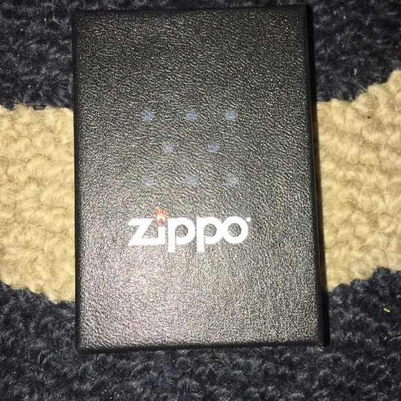 Supreme SS18 Logo Zippo - Picture 2 of 2